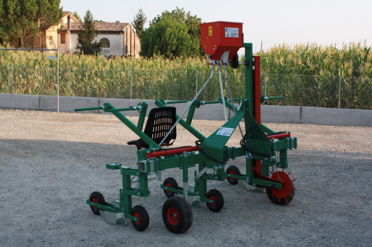 Agriculture Applications - Hose Spreader - RubberDeluxe